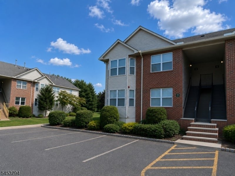 8 Millie Lane, East Hanover, New Jersey